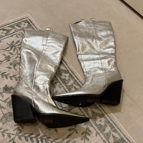 PrettyLittleThing Shoes - Metallic Silver cowgirl boots
